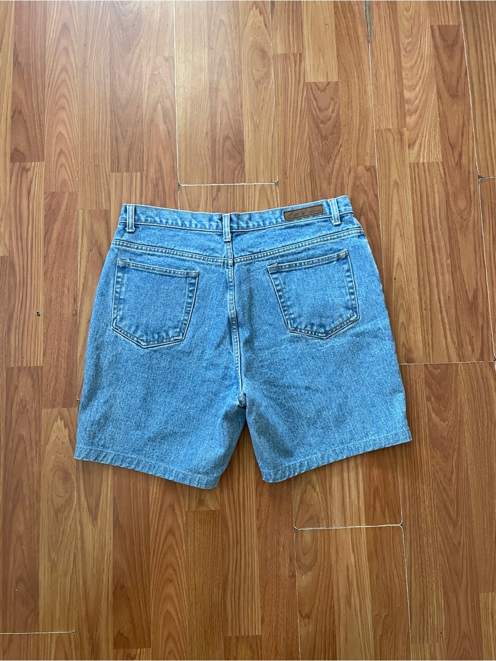 Vintage Bill Blass Classic High-Waist Denim Shorts Light Blue Jorts Size 14 Y2K